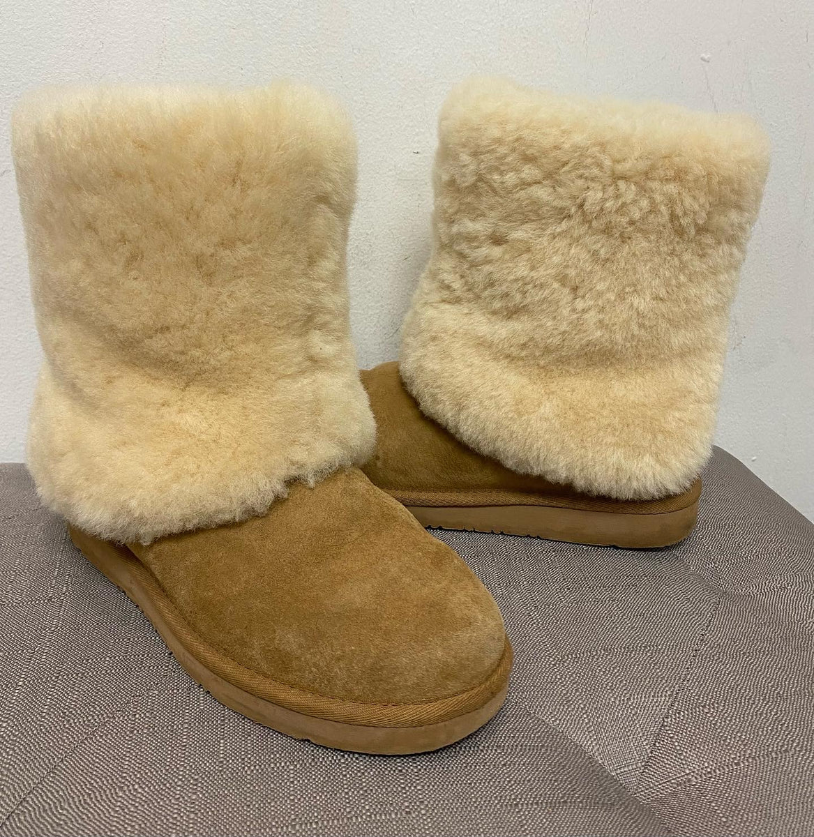Ugg fur boots. – Raks Thrift Avenue